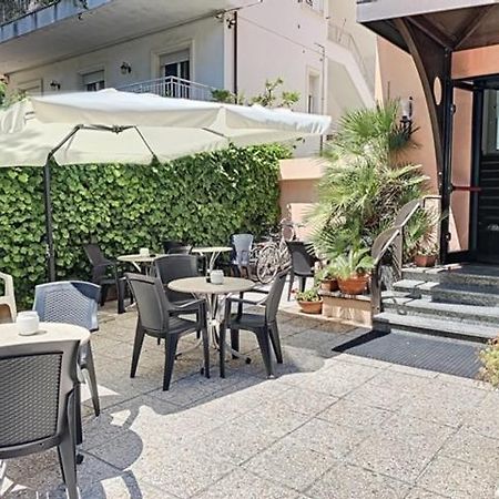 Hotel Iride Suite & Breakfast- Ideale Per Famiglie E Coppie 리치오네 외부 사진