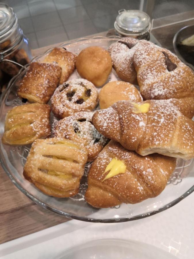 Hotel Iride Suite & Breakfast- Ideale Per Famiglie E Coppie 리치오네 외부 사진