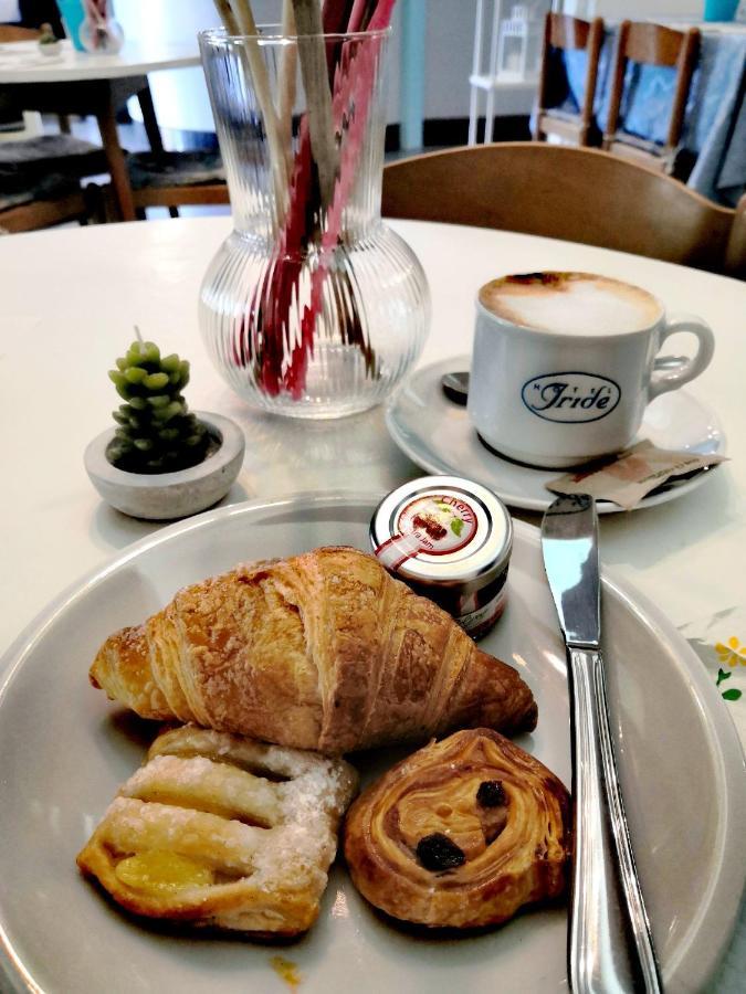 Hotel Iride Suite & Breakfast- Ideale Per Famiglie E Coppie 리치오네 외부 사진