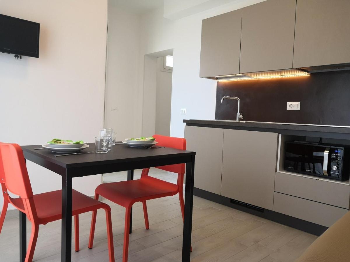 Hotel Iride Suite & Breakfast- Ideale Per Famiglie E Coppie 리치오네 외부 사진