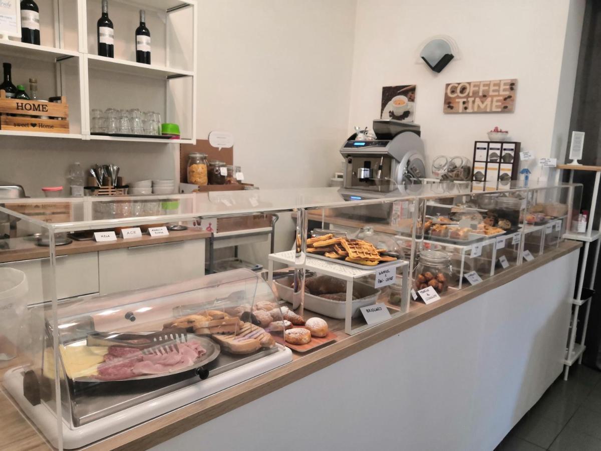 Hotel Iride Suite & Breakfast- Ideale Per Famiglie E Coppie 리치오네 외부 사진