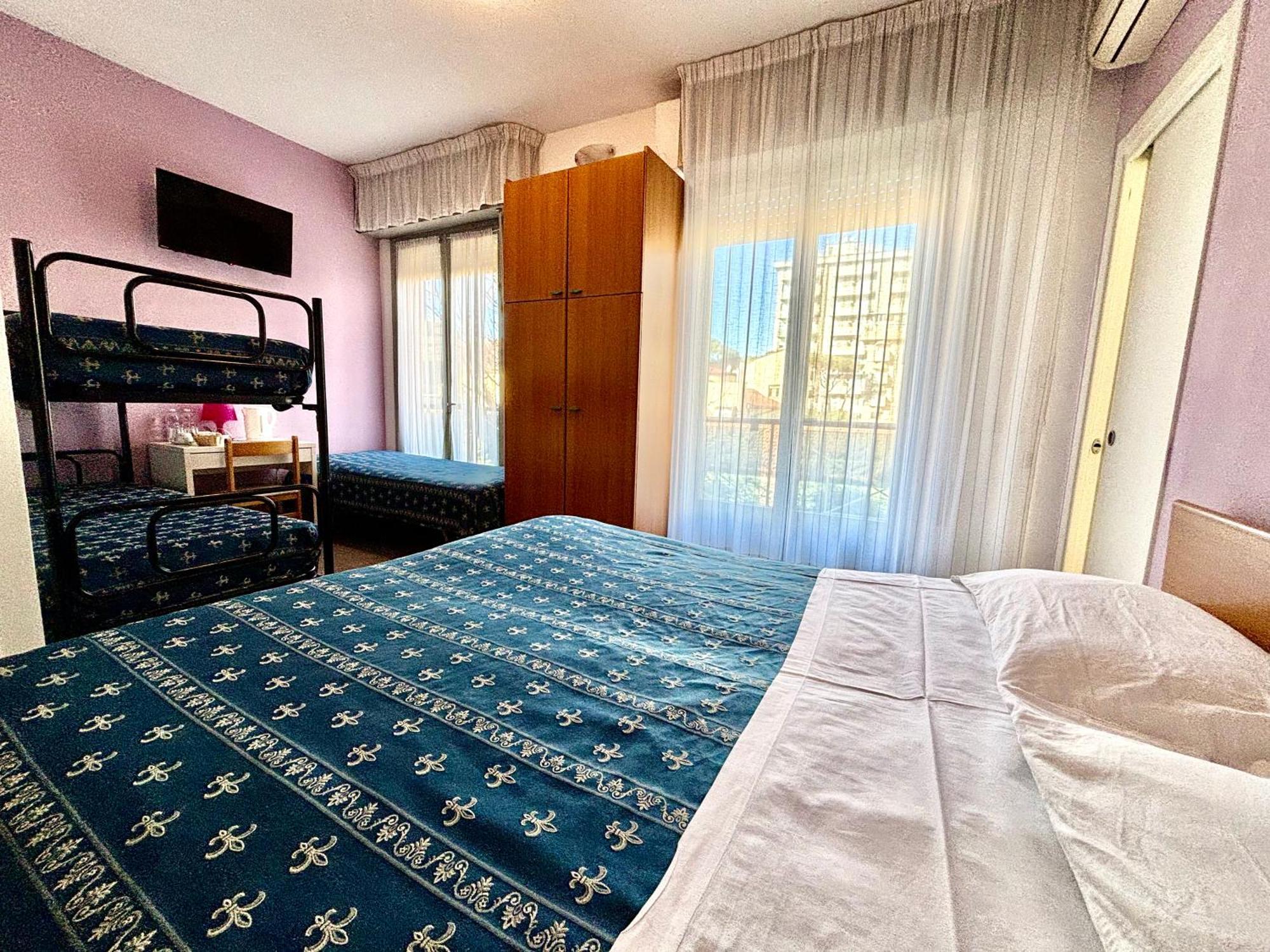 Hotel Iride Suite & Breakfast- Ideale Per Famiglie E Coppie 리치오네 외부 사진