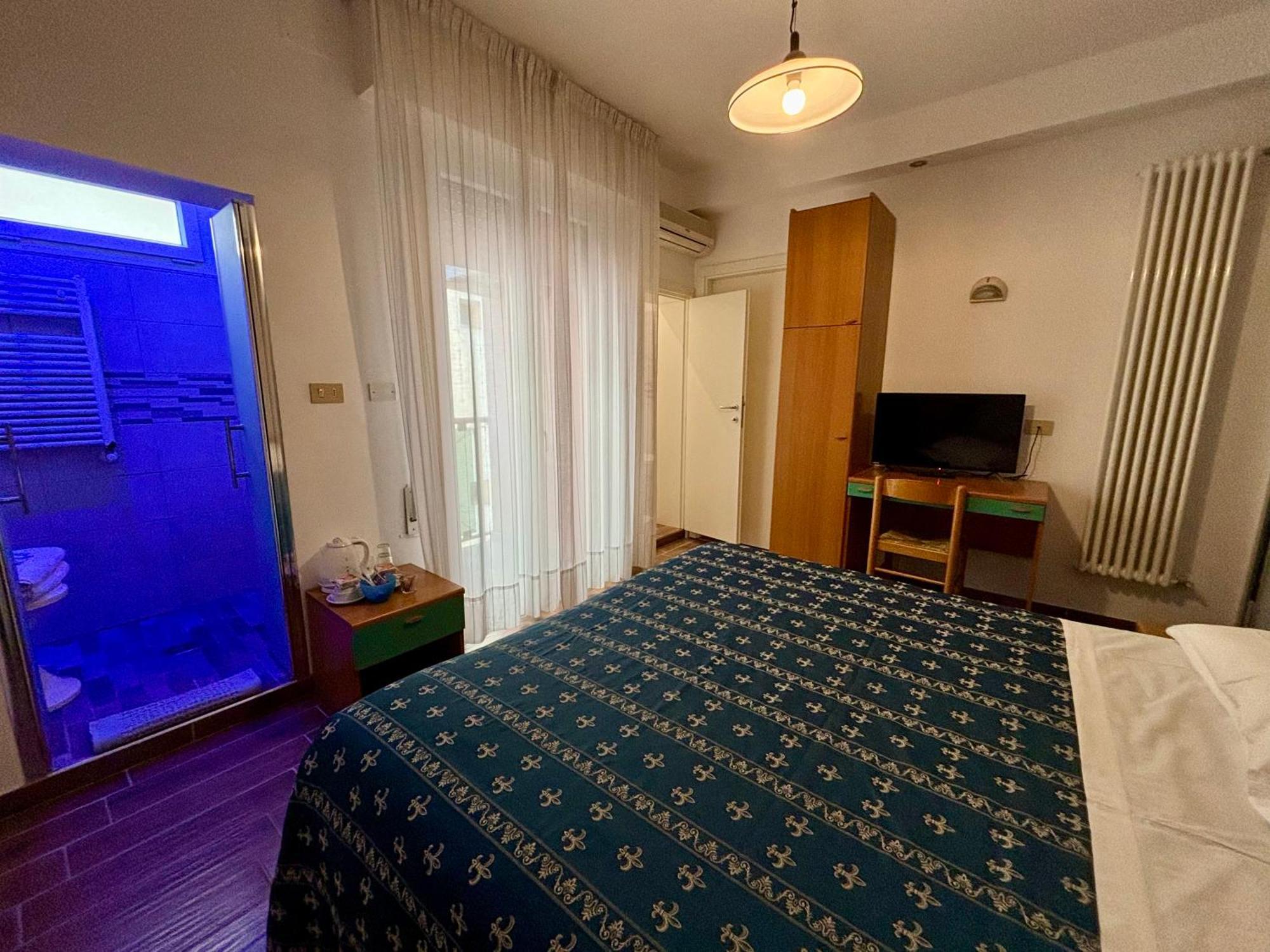 Hotel Iride Suite & Breakfast- Ideale Per Famiglie E Coppie 리치오네 외부 사진