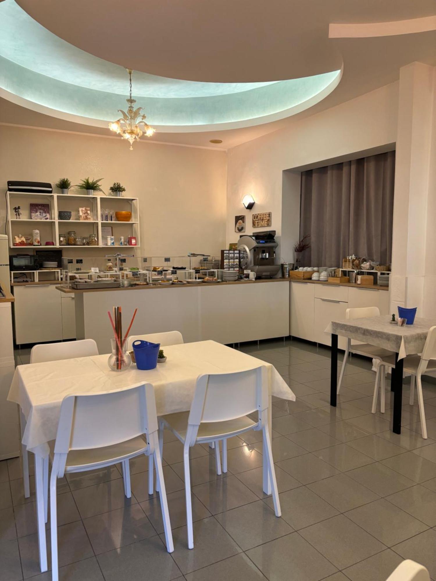 Hotel Iride Suite & Breakfast- Ideale Per Famiglie E Coppie 리치오네 외부 사진