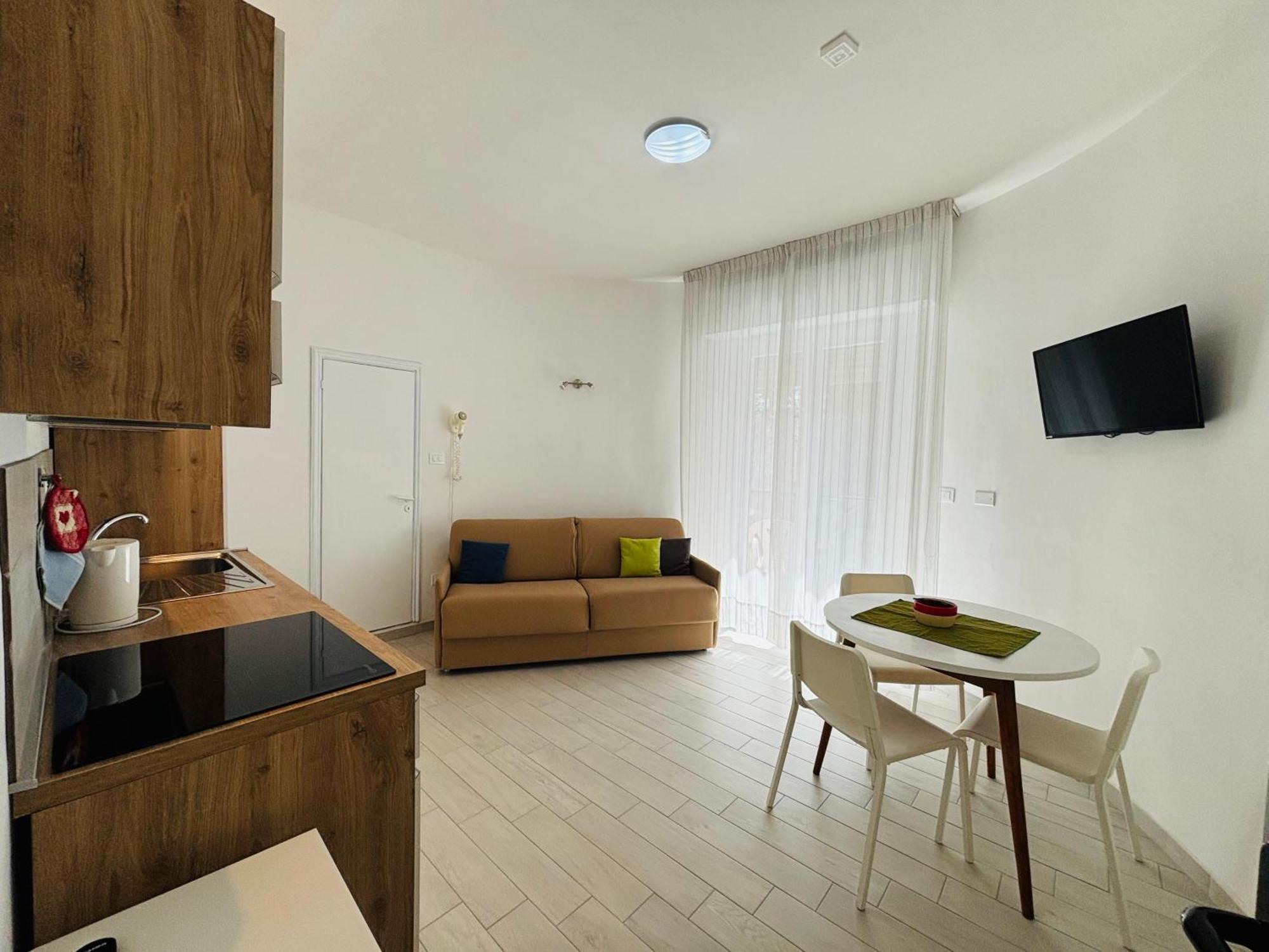 Hotel Iride Suite & Breakfast- Ideale Per Famiglie E Coppie 리치오네 외부 사진