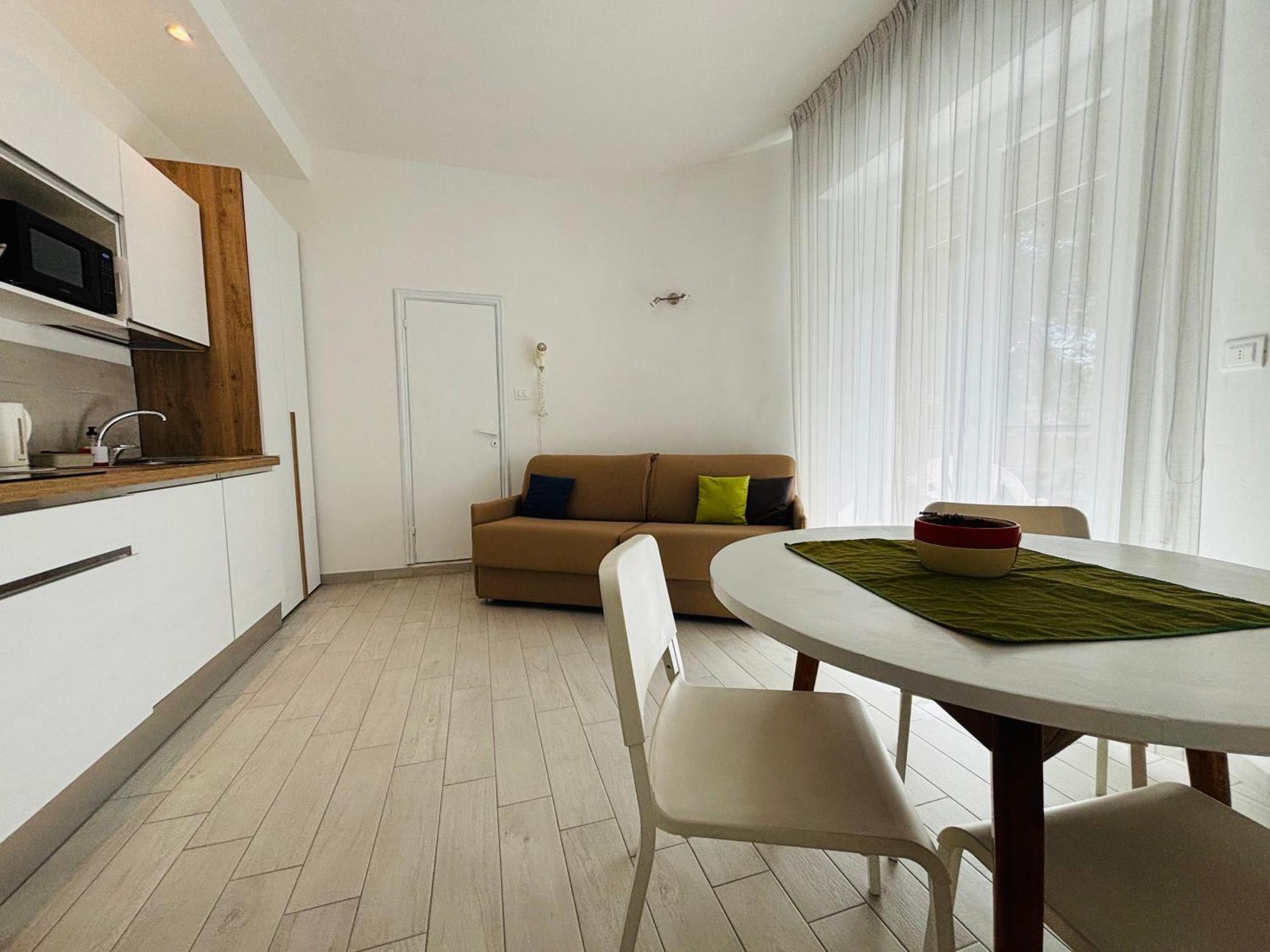 Hotel Iride Suite & Breakfast- Ideale Per Famiglie E Coppie 리치오네 외부 사진