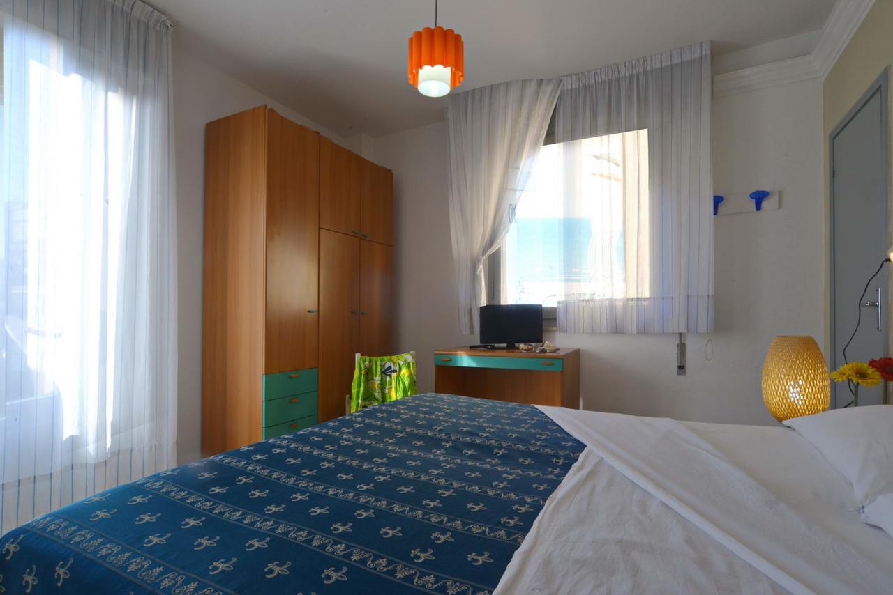 Hotel Iride Suite & Breakfast- Ideale Per Famiglie E Coppie 리치오네 외부 사진