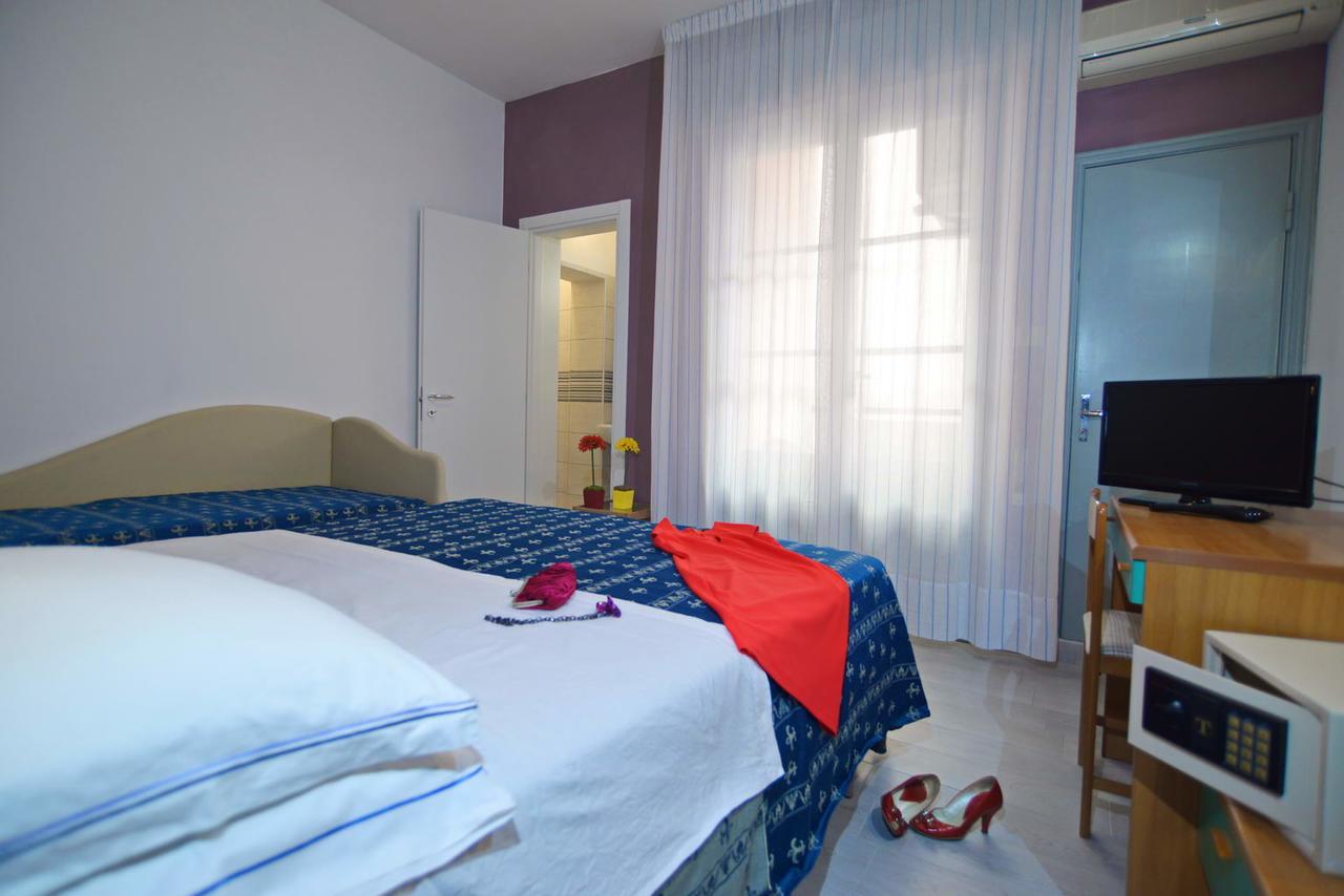 Hotel Iride Suite & Breakfast- Ideale Per Famiglie E Coppie 리치오네 외부 사진