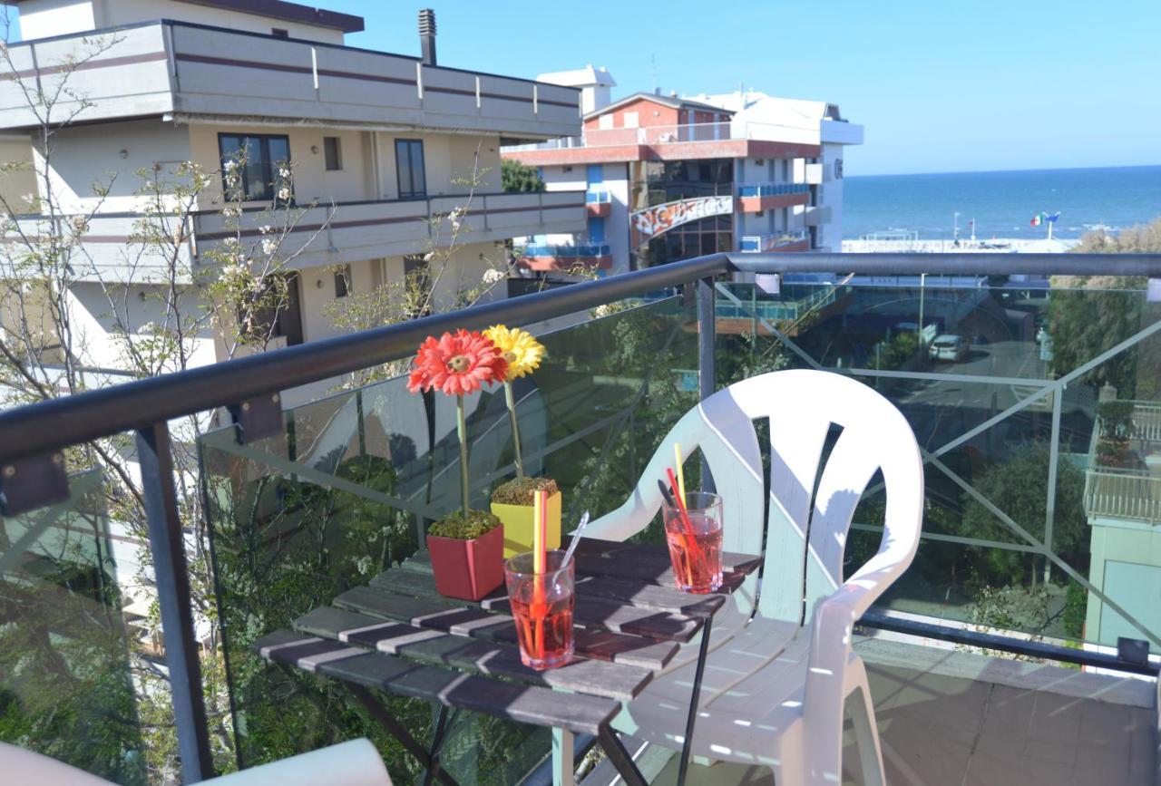 Hotel Iride Suite & Breakfast- Ideale Per Famiglie E Coppie 리치오네 외부 사진